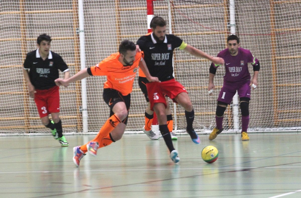 Davide Chalmadrier (de preto) marcou cinco golos em Clervaux