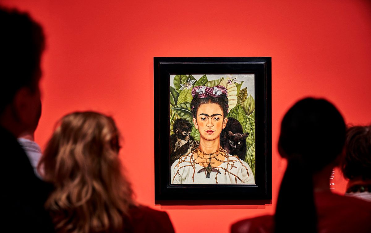 Dieses Selbstporträt von Frida Kahlo ist eines der zentralen Ausstellungsstücke in diesem Rundgang.