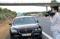 O carro onde seguia o ministro da Administração  Interna, Eduardo Cabrita, estacionado no A6 no seguimento de um acidente que envolveu uma vitima mortal por atropelamento, Évora, 18 de junho de 2021.