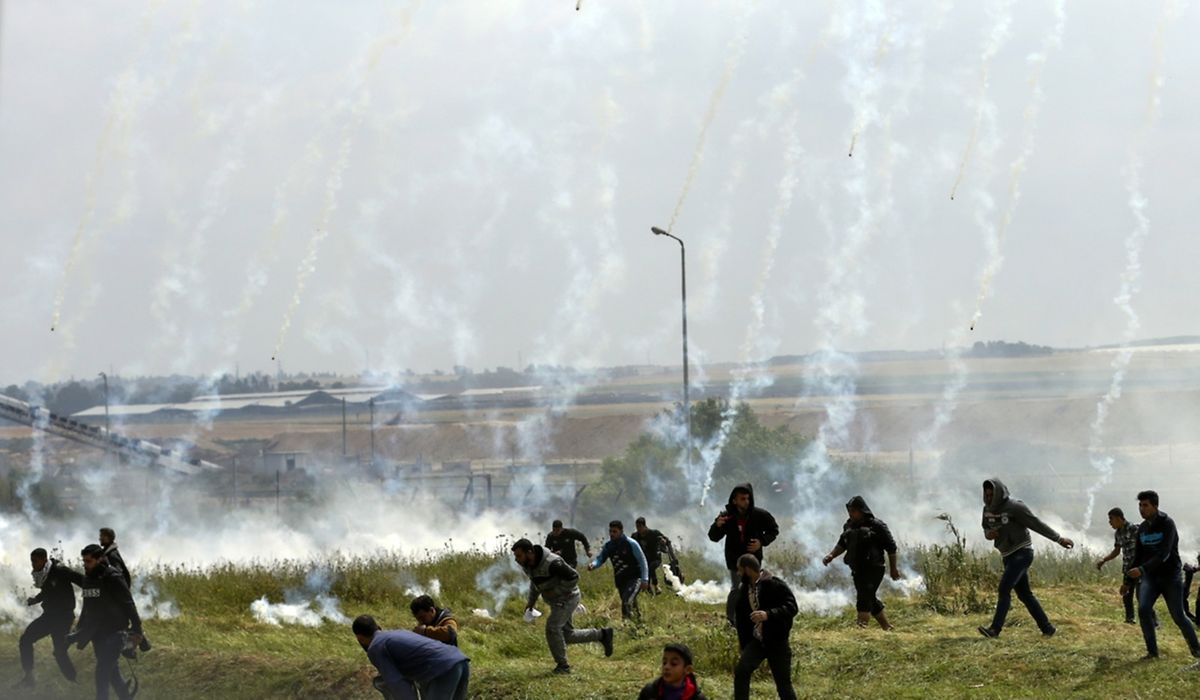 Bei den Unruhen waren Demonstranten aus der Luft mit Tränengas beschossen worden.