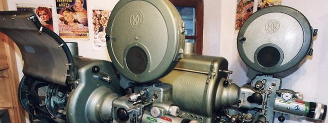 Das neue Kino wird wohl über mordernere Projektoren verfügen, als diese beiden Museumsstücke.