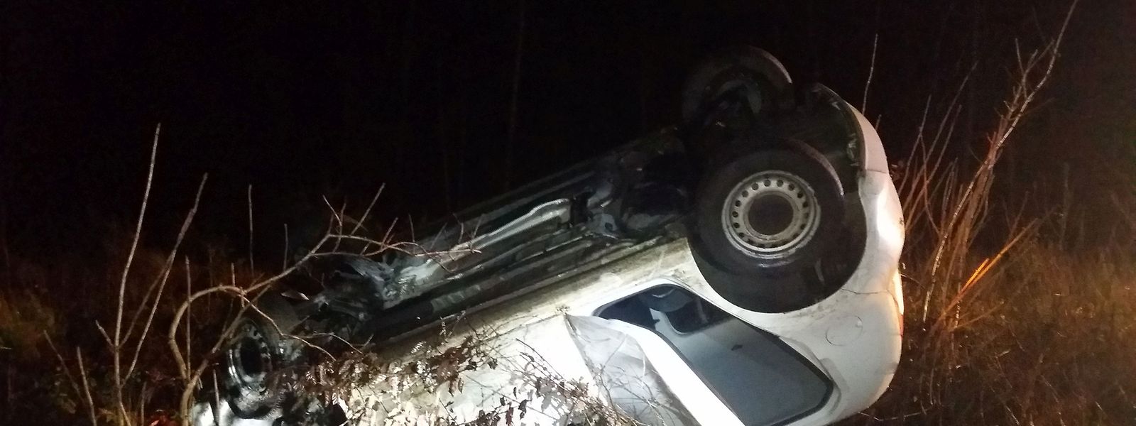 Das Fahrzeug wurde arg in Mitleidenschaft gezogen.