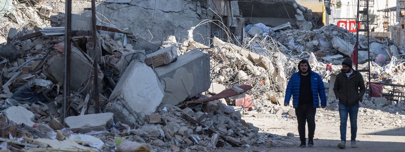 Mehr als eine Woche nach den verheerenden Erdbeben in der Türkei und in Syrien ist die Hoffnung gering, noch weitere Überlebende unter den Trümmern zu finden. 