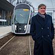 Vorteil der Tram ist laut Infrastrukturminister François Bausch, dass sie auf einer eigenen Fahrspur unterwegs ist – und demnach nicht, wie die Busse, im Stau stecken bleibt. Davon sollen die Passagiere profitieren – auch wenn das mit sich bringt, dass sie künftig öfter umsteigen müssen. 
