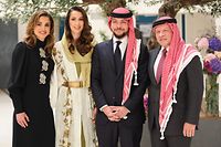 A handout picture released by the Jordanian Royal Palace shows Crown Prince Hussein, and his Saudi fiancée Rajwa Khaled bin Musaed bin Saif posing for a picture with King Abdullah II (R) and Queen Rania (L) during their engagement ceremony in the Saudi capital Riyadh on August 17, 2022. (Photo by Jordanian Royal Palace / AFP) / RESTRICTED TO EDITORIAL USE - MANDATORY CREDIT "AFP PHOTO / JORDANIAN ROYAL PALACE / YOUSEF ALLAN" - NO MARKETING NO ADVERTISING CAMPAIGNS - DISTRIBUTED AS A SERVICE TO CLIENTS