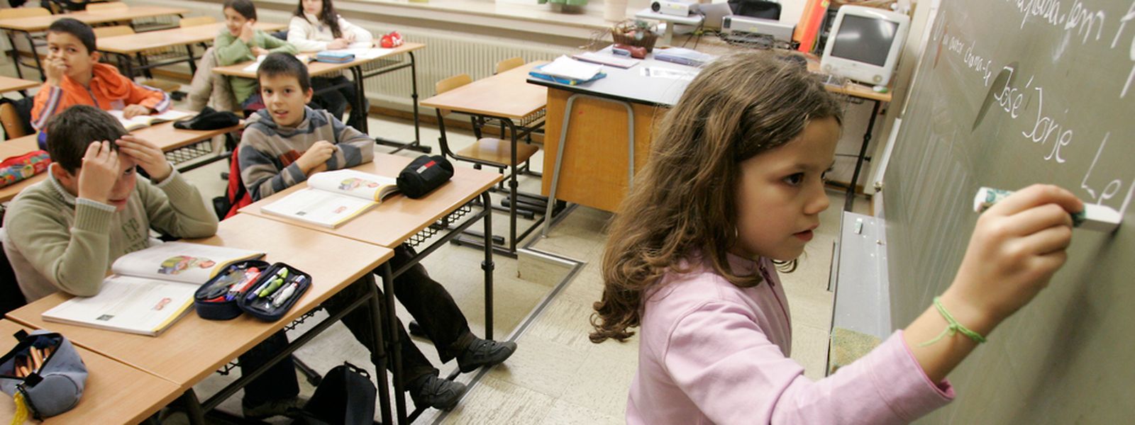 Esta segunda-feira, 46.870 alunos do ensino fundamental regressaram às aulas. A escola do Brill, em Esch, tem 800 alunos, e a maio ria são portugueses
