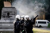 Riot police protect the King Leopold II of Belgium statue during an anti-racism protest, in Brussels, on June 7, 2020, as part of a weekend of 'Black Lives Matter' worldwide protests against racism and police brutality in the wake of the death of George Floyd, an unarmed black man killed while apprehended by police in Minneapolis, US. (Photo by Kenzo TRIBOUILLARD / AFP)