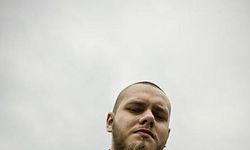 Steve Douarte im Jahr 2011, als er unter dem Künstlernamen „Pollo“ ein Rap-Album mit dem Titel „En attendant“ aufnahm.