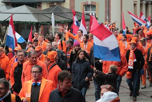 Vor dem Fußballspiel Luxemburg-Niederlande: 