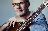 Reinhold Beckmann ist nicht nur einer der bekanntesten TV-Journalisten Deutschlands. Inzwischen legt er als Musiker mit „Haltbar bis Ende“ sein drittes Album vor. 