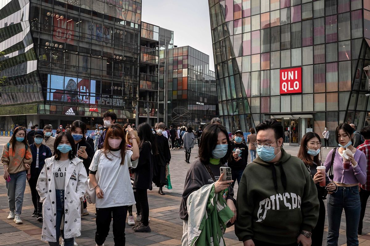 Kunden vor einer Adidas-Filiale in Peking am 19. April 2020. 