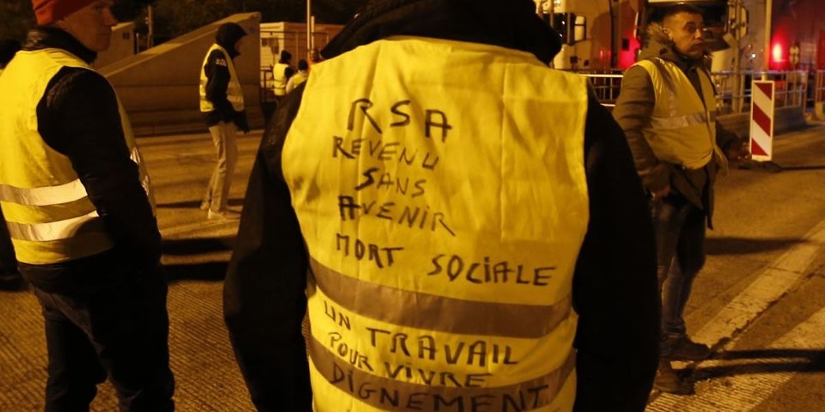 Un Gilet Jaune Tué Après Avoir été Percuté Par Un Camion à