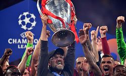 (FILES) In this file photo taken on June 1, 2019 Liverpool's German manager Jurgen Klopp (C) raises the trophy after winning the UEFA Champions League final football match between Liverpool and Tottenham Hotspur at the Wanda Metropolitano Stadium in Madrid. - Twelve of Europe's most powerful clubs announced the launch of a breakaway European Super League on April 19, 2021 in a potentially seismic shift in the way football is run, but faced accusations of greed and cynicism. Six Premier League teams, Liverpool, Manchester United, Arsenal, Chelsea, Manchester City and Tottenham are involved, alongside Real Madrid, Barcelona, Atletico Madrid, Juventus, Inter Milan and AC Milan. Real Madrid chief Florentino Perez, who was announced as the first ESL president, said the breakaway reflected the big clubs' wishes. (Photo by Ben STANSALL / AFP)
