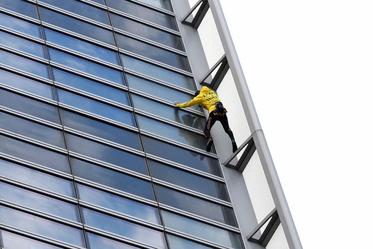 In schwindelerregender Höhe fühlt sich Alain Robert am wohlsten.