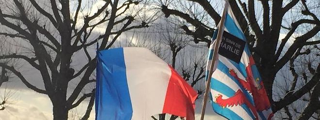 Rassemblement sur la place de la Constitution à Luxembourg-ville en hommage aux victimes des 17 personnes tuées cette semaine par trois jihadistes français.