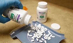 A pharmacy tech pours out pills of Hydroxychloroquine at Rock Canyon Pharmacy in Provo, Utah, on May 20, 2020. - US President Donald Trump announced May 18 he has been taking hydroxychloroquine for almost two weeks as a preventative measure against COVID-19. (Photo by GEORGE FREY / AFP)