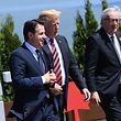 O primeiro-ministro italiano, Giuseppe Conte, o presidente dos Estados Unidos, Donald Trump, e o presidente da Comissão Europeia, o luxemburguês Jean-Claude Juncker, à chegada à reunião do G7, no Canadá.