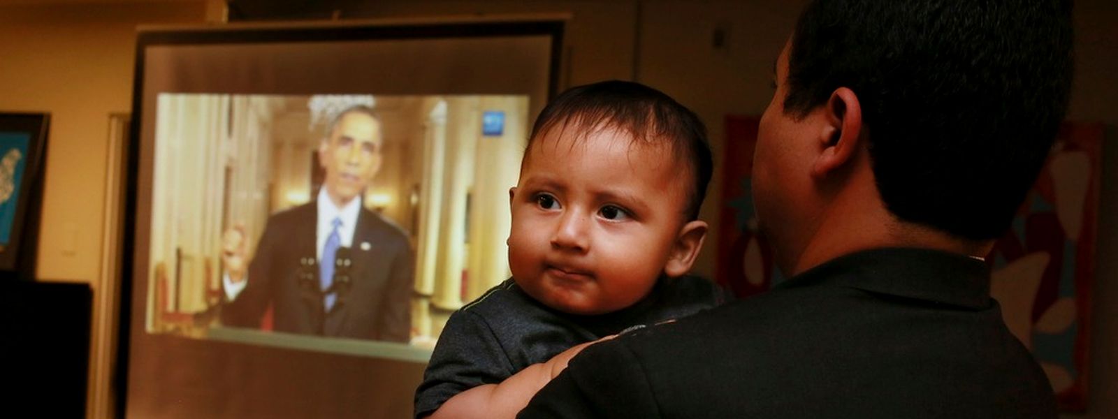 In einer Fernsehansprache erklärte Obama, dass Familien in den USA bleiben dürften, wenn ihr Kind dort geboren ist.