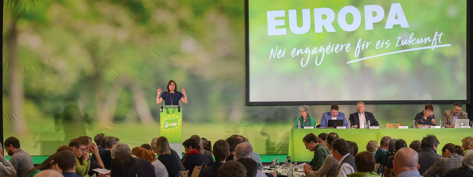 Spitzenkandidatin für die Europawahlen, Tilly Metz, hält eine Rede beim Europawahlkongress der Grünen. 
