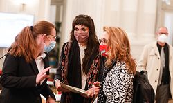 Politik, chambre des députés, Partei, Abgeordnetenkammer, Vereidigung von Frau Nathalie Oberweis (schwarze Bluse) déi Lénk und Myriam Cecchetti (Bluse mit Blumen) déi Lénk Partei  Foto: Luxemburger Wort/Anouk Antony
