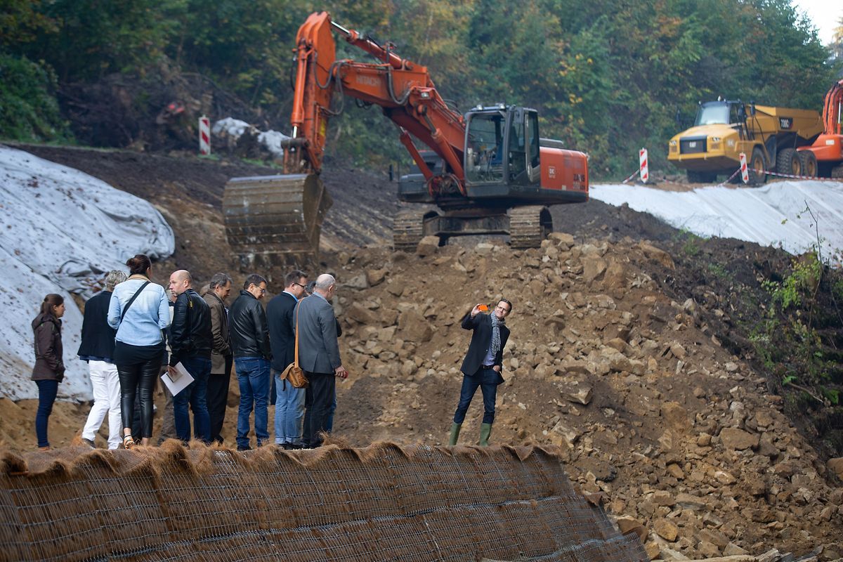 Baustellenbegehung mit zwei Ministern und Vertretern der Ponts & Chaussées.