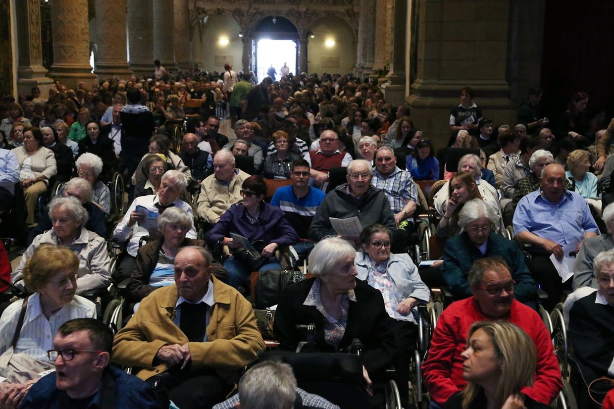 Messe für die neuen Pfarreien: “ Atertdall Sainte-Claire “ (Ospern) & “ Rammerech Saint-Valentin “ (Rambrouch).