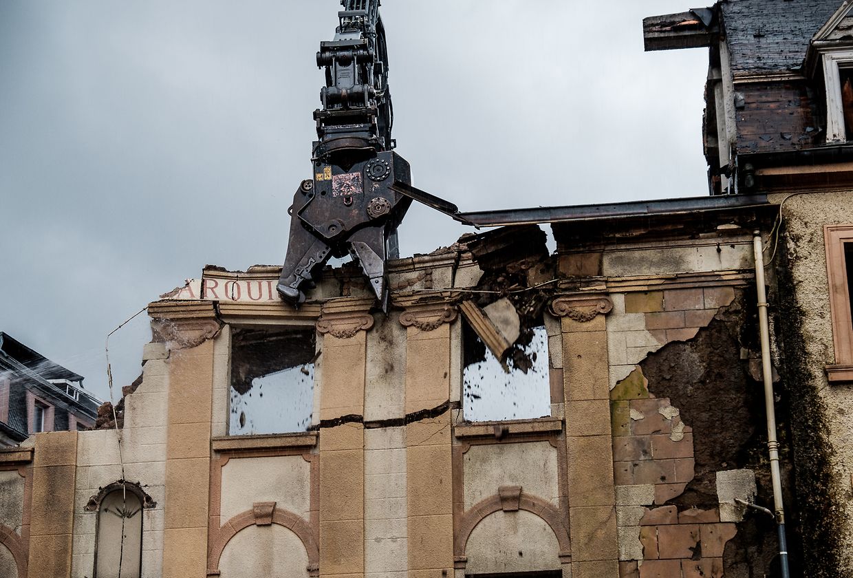Obras de demolição da fachada em 2017. 