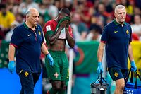 O lateral esquerdo sofreu uma lesão muscular durante o jogo entre Portugal e Uruguai.