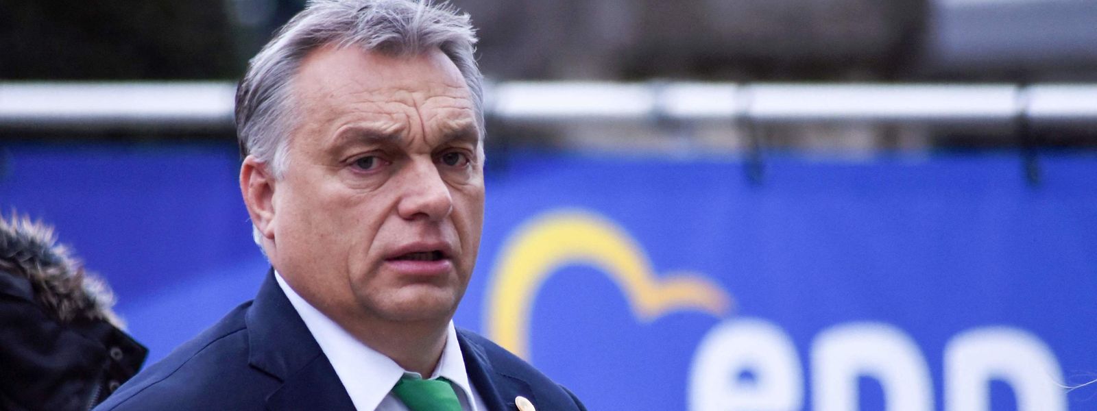 Der rechtsnationale Orban steht wegen seines Plans einer „illiberalen“ Demokratie in der Kritik. Unter anderem geht es um seine Flüchtlings-, Medien-, Hochschul- und Justizpolitik.  