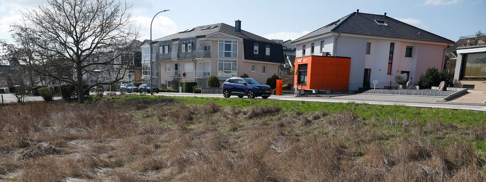 Die Gemeinde möchte den Bauplatz (vorne) im Wohngebiet Gewännchen für die Umgestaltung der Grundschule verwenden.
