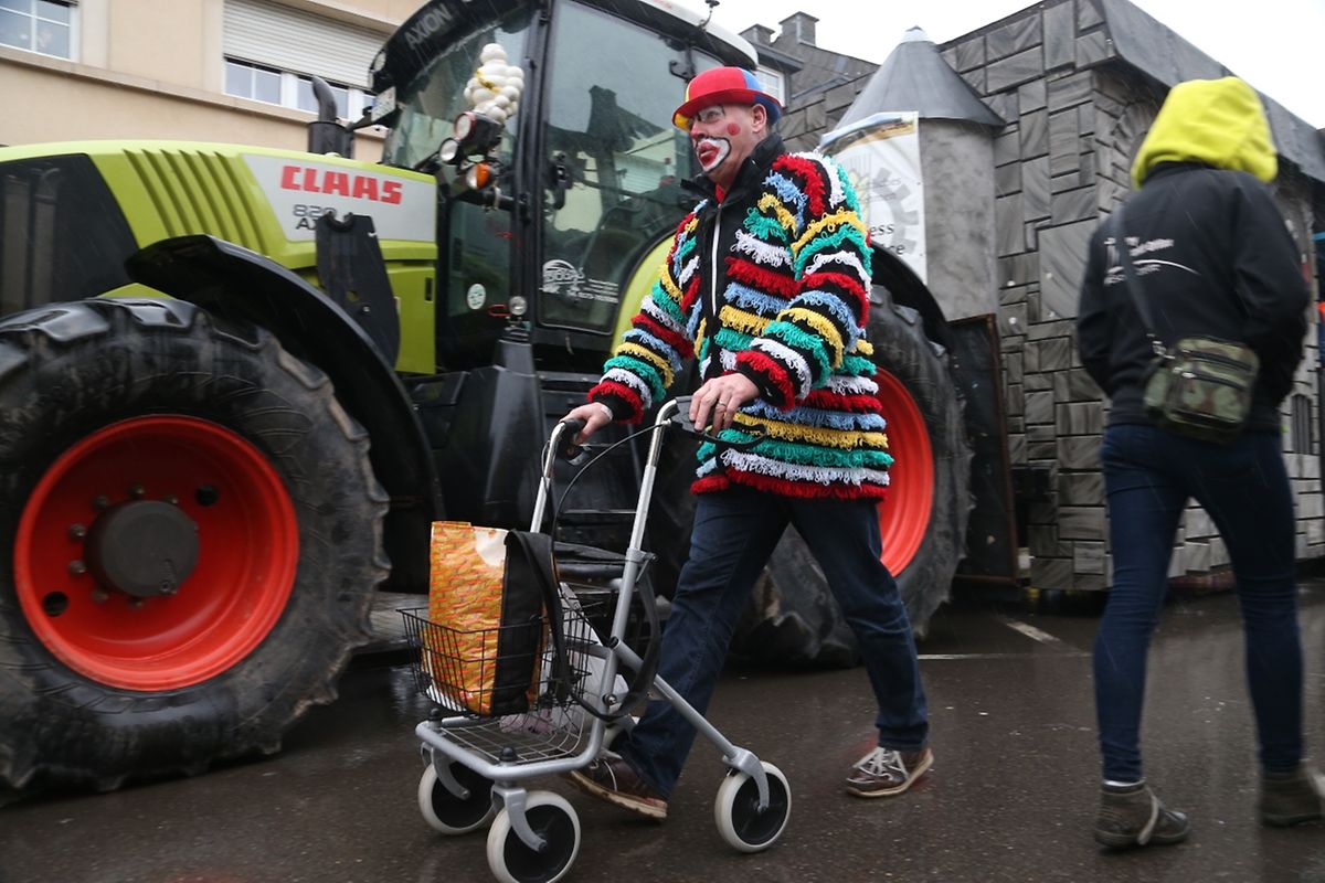 Am Sonntag sind die Karnevalisten durch die Straßen von Schifflingen gezogen. 
