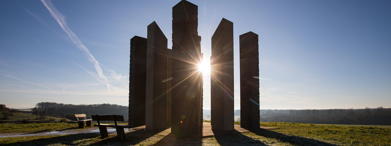 Ein Denkmal der AVR bei Junglinster erinnert an die Verkehrsopfer. 