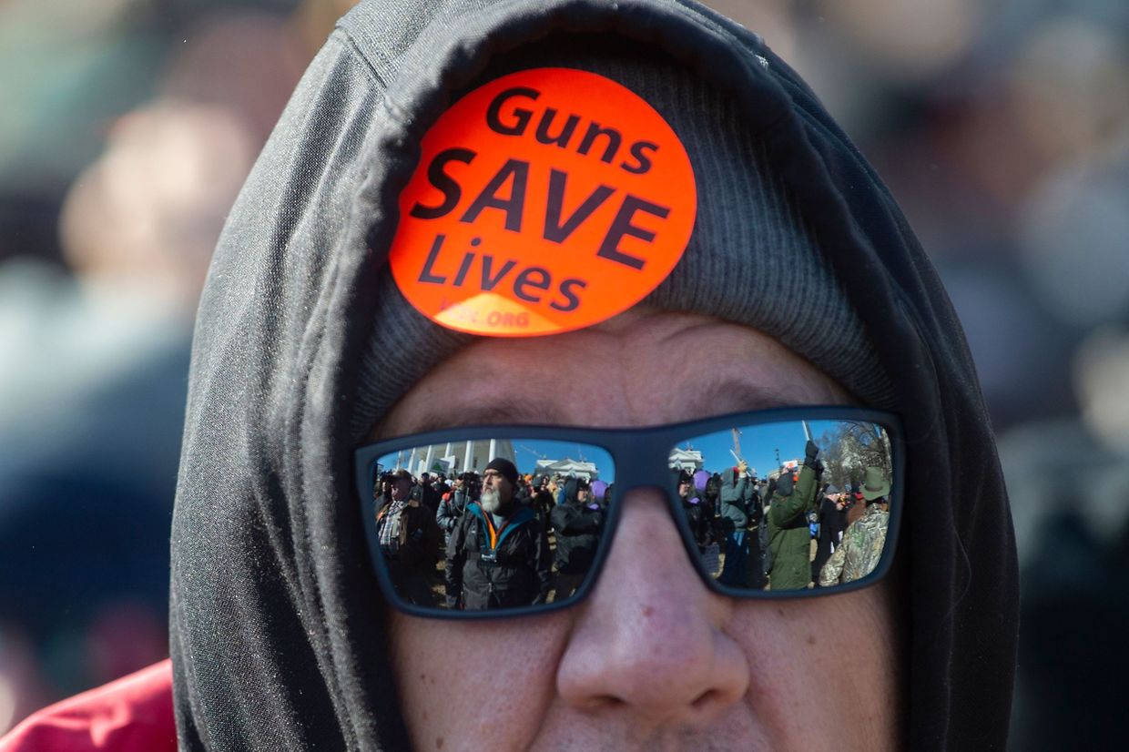 Waffenbefürworter bei der Kundgebung.