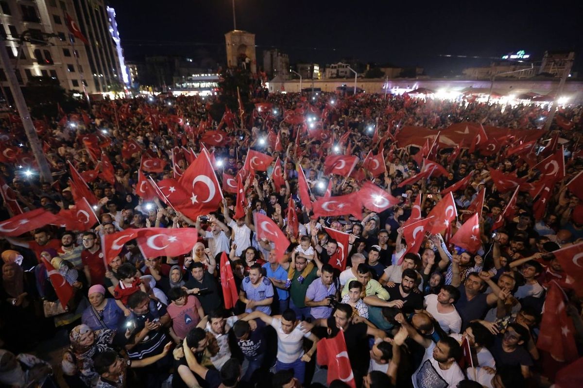Die türkische Bevölkerung demonstrierte am Samstag gegen die Putschisten und deren Versuch, die Macht an sich zu reißen.