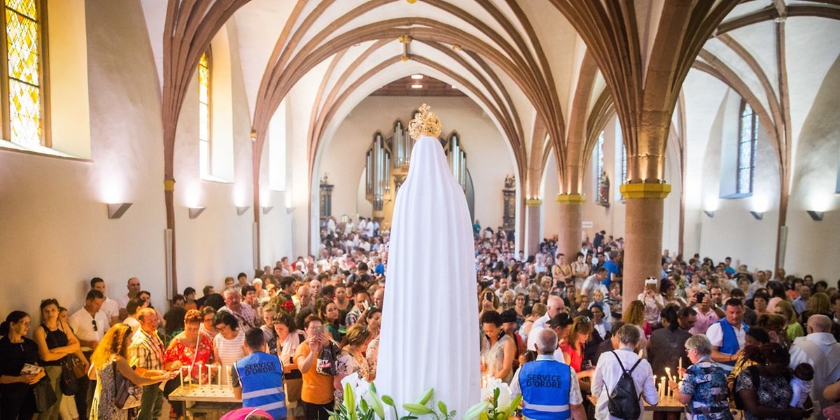 Wie jedes Jahr zu Christi Himmelfahrt pilgerten dieses Jahr zehntausende Menschen, davon ein Großteil Portugiesen, zum Denkmal "Unserer Lieben Frau von Fatima", das sich seit 1951 nahe Wiltz befindet.  