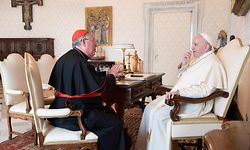 Kardinal Hollerich und Papst Franziskus