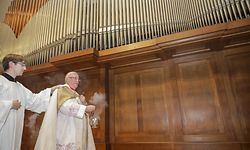 Feierliche Einweihung der restaurierten Orgel in der Kathedrale im Beisein von Erzbischof Hollerich und Grand-Duc Henri.