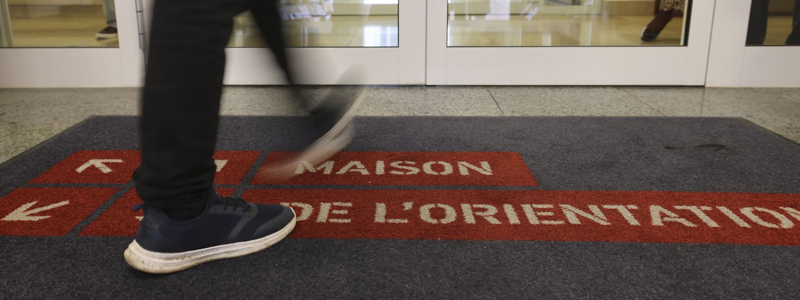Die Maison de l'orientation ist bereits im Mai 2021 von der Stäreplaz in das ehemalige Gebäude des Bildungsministeriums in die Rue Aldringen übergesiedelt. Am Dienstag wurde am neuen Standort der „Guichet unique“ offiziell eingeweiht. 