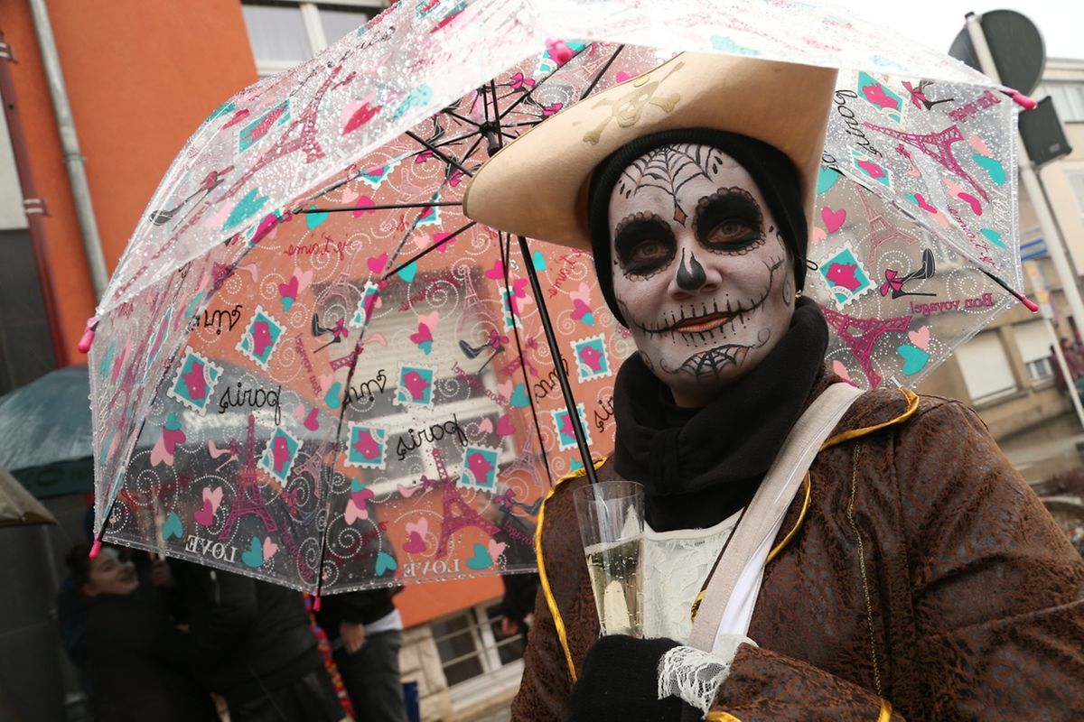Am Sonntag sind die Karnevalisten durch die Straßen von Schifflingen gezogen. 