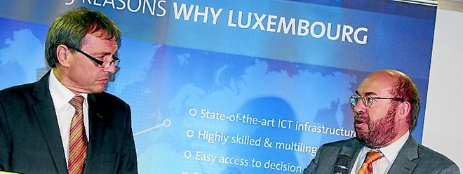 Jeannot Krecké (l.) und François Biltgen unterstützen die ICT-Branche. Ab dem nächsten Schuljahr wird die Sekundarschule in Esch/Alzette ein Informatik-BTS in Telekommunikation anbieten.