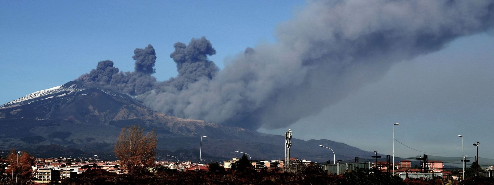 Eruption De L Etna En Sicile Trafic Aerien Devie