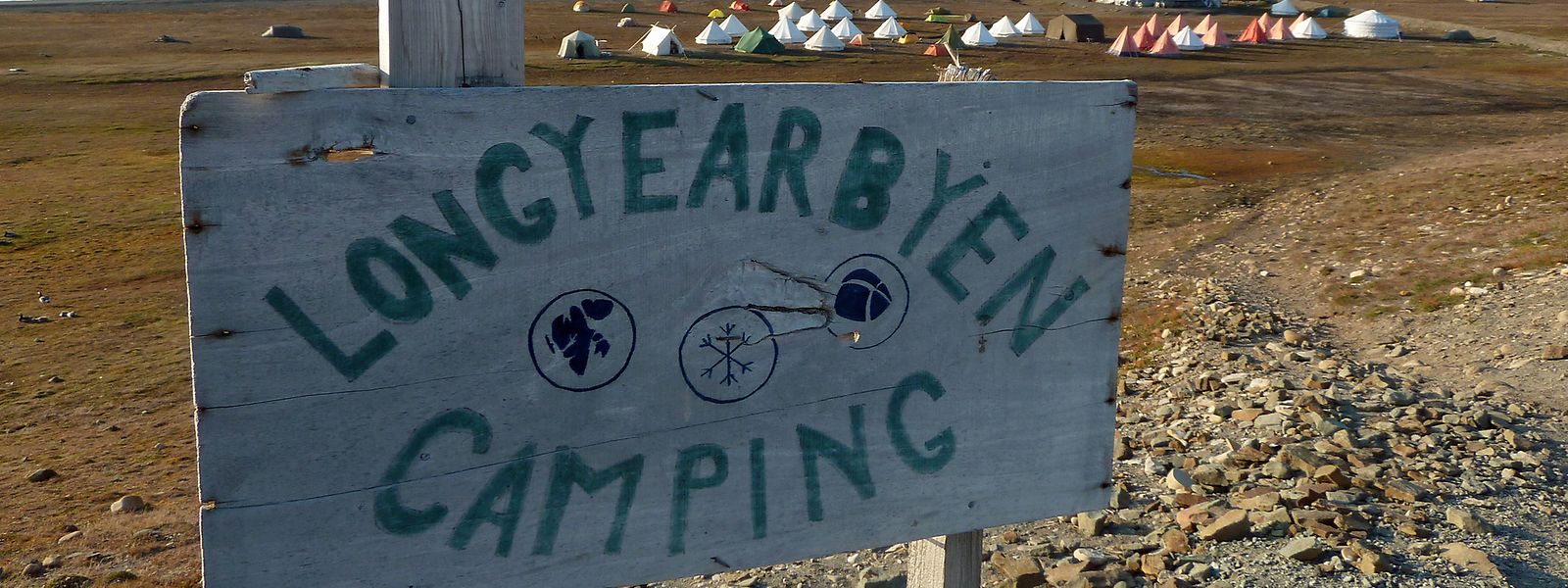 Auf dem nördlichsten Campingplatz der Welt müssen sich die Urlauber auch im Sommer warm einpacken: Selbst im Juni, Juli und August sind die Temperaturen nur selten zweistellig. 