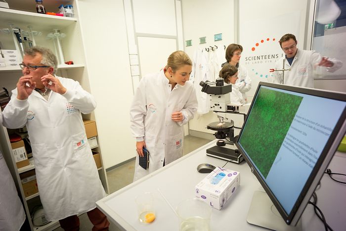 Stéphanie inaugura Scienteens Lab | Cotilleando - El mejor foro de ...