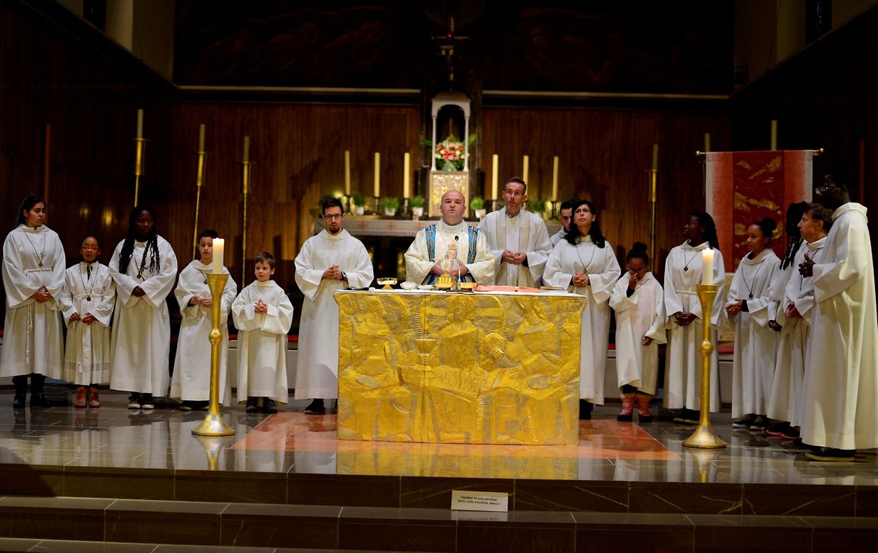 A missa foi presidida pelo padre Sérgio Mendes, da Missão Católica Portuguesa no Luxemburgo, e contou com a presença do padre Laurent Fackelstein, pároco de Bonnevoie. 