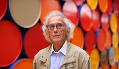 (FILES) In this file photo taken on June 4, 2016, Bulgarian artist Christo poses in front of the monumental "Mastaba" art work at the Maeght Foundation (Fondation Maeght) on the opening day of the exibition, in Saint-Paul-de-Vence, southeastern France. - Christo passed away at 84, AFP learnt on May 31, 2020. (Photo by VALERY HACHE / AFP) / RESTRICTED TO EDITORIAL USE - MANDATORY MENTION OF THE ARTIST UPON PUBLICATION - TO ILLUSTRATE THE EVENT AS SPECIFIED IN THE CAPTION