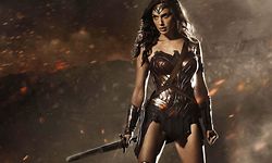 No meu tempo a Super-Mulher tinha um fato-de-banho com a bandeira americana...