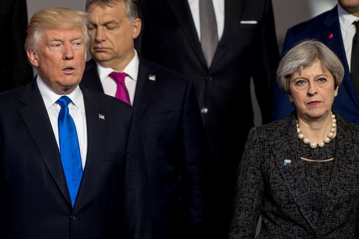 Ein Bild sagt mehr als tausend Worte ... Kein freundliches Wiedersehen zwischen May und Trump.