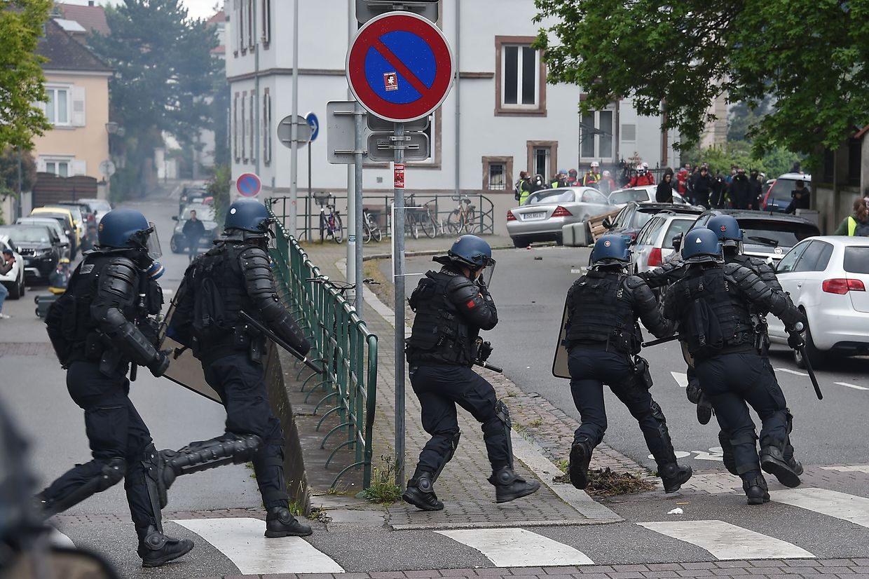 Forças policiais voltaram a ser mobilizadas para o controlo às manifestações dos coletes amarelos em diversas cidades francesas. 
