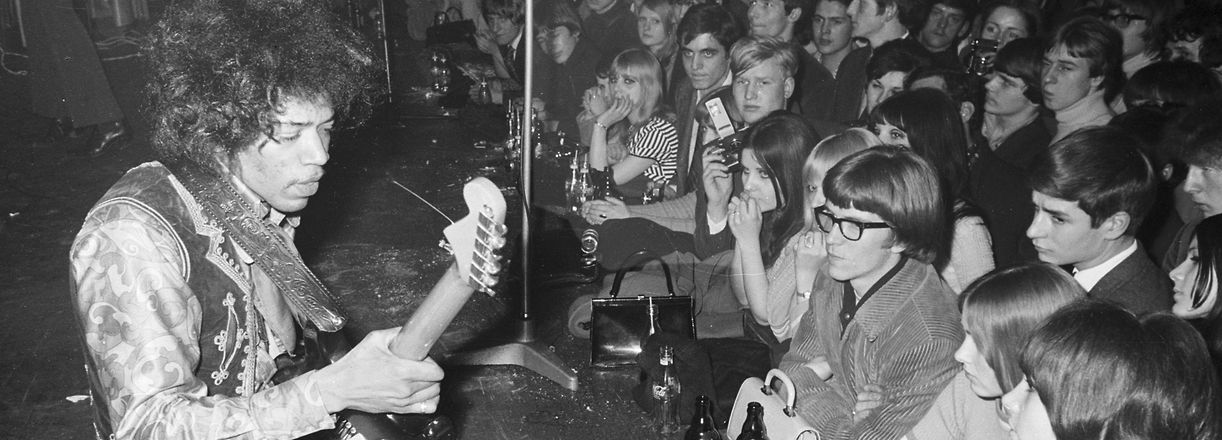 Jimi Hendrix in seinem Element: Auf der Bühne, in diesem Fall der des Hamburger Starclub, am 17. März 1967.
