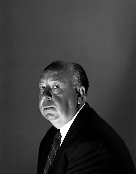 Alfred Hitchcock gilt bis heute als Meister des „Suspense“, dessen filmische Spannungen unter die Haut kriechen. Für das Festival werden seine Stummfilme mit neuer Musik unterlegt.